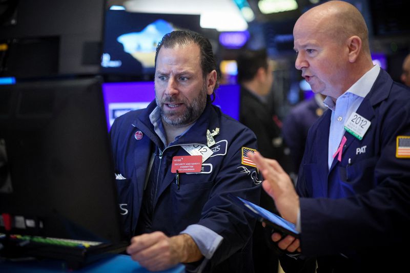 &copy; Reuters. FILE PHOTO: Traders work on the floor at the New York Stock Exchange (NYSE) in New York City, U.S., March 7, 2024.  REUTERS/Brendan McDermid/FILE PHOTO