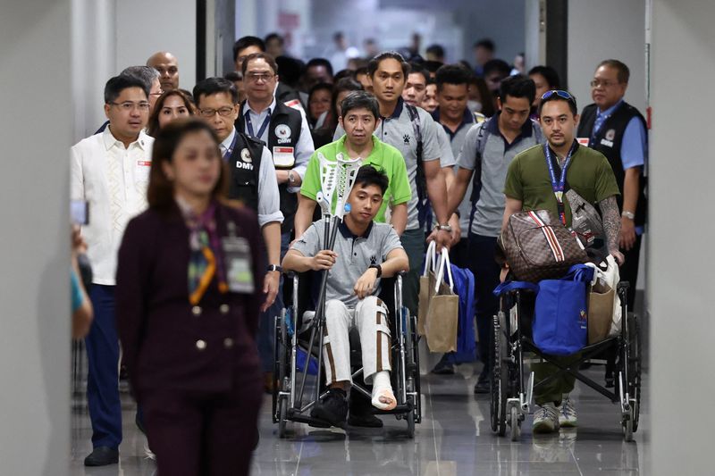 &copy; Reuters. Filipino seafarers who survived the deadly Houthi attack on the commercial ship True Confidence arrive at Manila International Airport, in Pasay, Metro Manila, Philippines, March 12, 2024. REUTERS/Eloisa Lopez