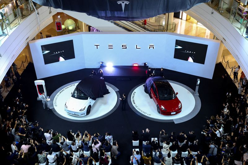 &copy; Reuters. FILE PHOTO: The Tesla Model Y and Model 3 are unveiled during Thailand Tesla's official launch event in Bangkok, Thailand, December 7, 2022. REUTERS/Athit Perawongmetha/File Photo