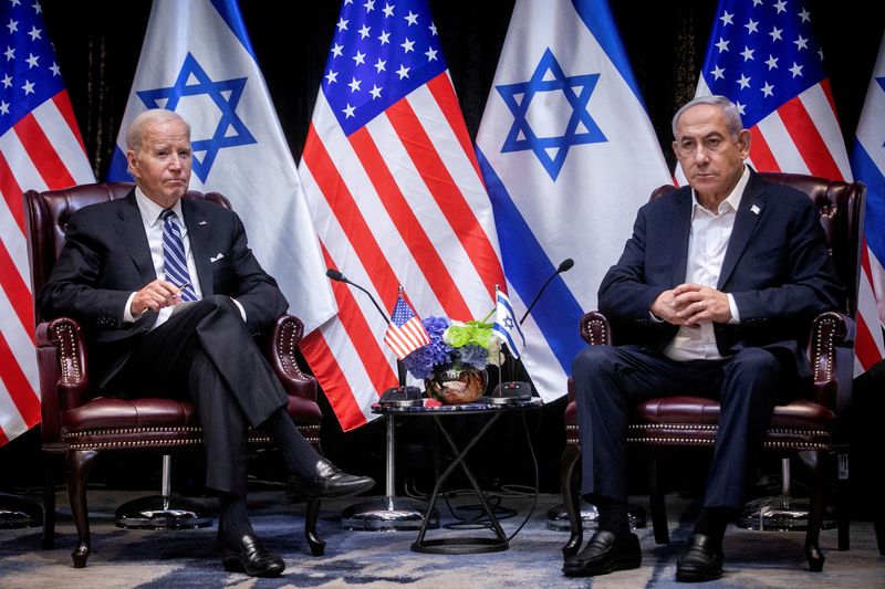 &copy; Reuters. FILE PHOTO: U.S. President Joe Biden, left, pauses during a meeting with Israeli Prime Minister Benjamin Netanyahu, right, to discuss the war between Israel and Hamas, in Tel Aviv, Israel, Wednesday, Oct. 18, 2023.  Miriam Alster/Pool via REUTERS/File Pho