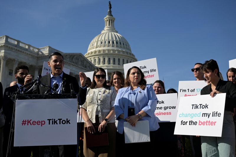 &copy; Reuters. Congressman Robert Garcia (D-CA) speaks as he is joined by fellow House members Rep. Maxwell Frost (D-FL), Rep. Sara Jacobs (D-CA) and Rep. Delia Ramirez (D-IL) and TikTok creators during a press conference to voice their opposition to the “Protecting A