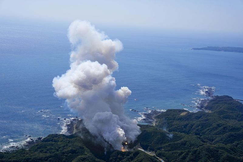 © Reuters. Smoke rises after Japan's Space One's small, solid-fueled Kairos rocket exploded shortly after its inaugural launch at Space One's launching pad on the tip of Kii peninsula in Kushimoto town, Wakayama prefecture, Japan March 13, 2024, in this photo taken by Kyodo. Mandatory credit Kyodo via REUTERS 