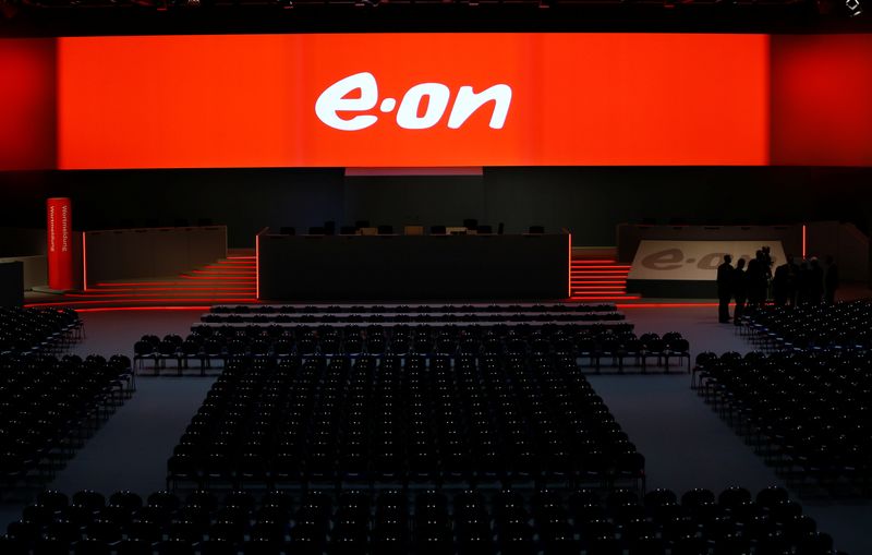 &copy; Reuters. FILE PHOTO: The empty stage for the board of German utility giant E.ON is seen before the annual shareholders meeting in Essen, Germany June 8, 2016.    REUTERS/Wolfgang Rattay/File photo