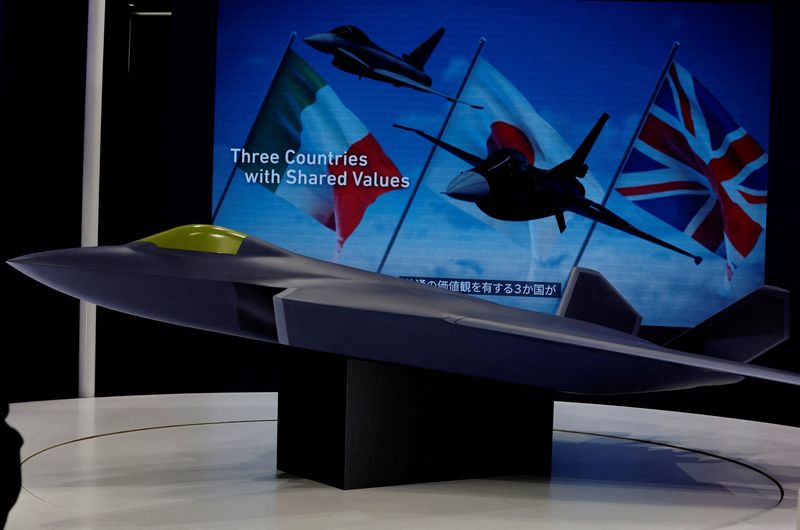 &copy; Reuters. FILE PHOTO: A concept model of the Global Combat Air Programme (GCAP)'s fighter jet is displayed at the DSEI Japan defense show at Makuhari Messe in Chiba, east of Tokyo, Japan March 15, 2023. REUTERS/Kim Kyung-Hoon/File Photo