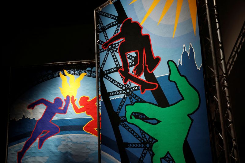&copy; Reuters. La tapisserie olympique conçue par l'artiste franco-iranienne Marjane Satrapi à Paris. /Photo prise le 12 mars 2024/REUTERS/Benoît Tessier