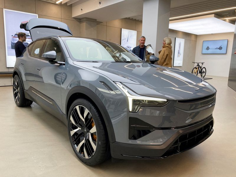 &copy; Reuters. A view shows a Polestar 3 electric SUV in a showroom in central Oslo, Norway November 18, 2022. REUTERS/Victoria Klesty/File Photo