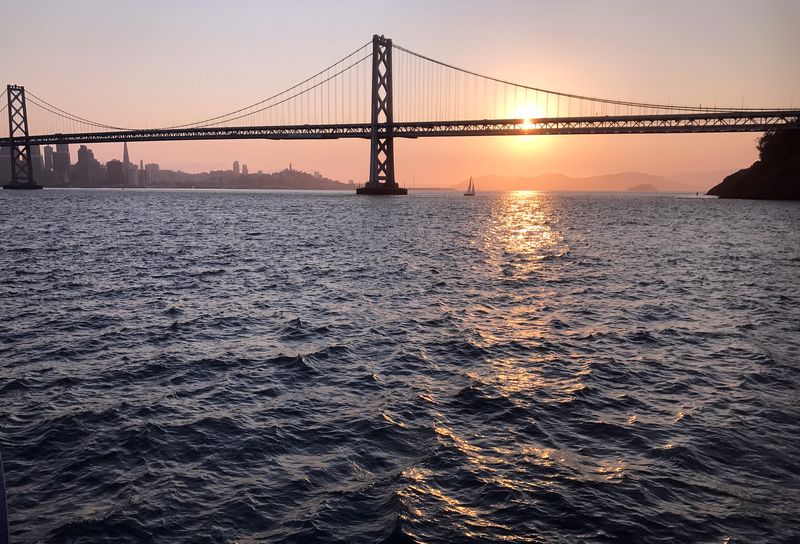 © Reuters. View of San Francisco Bay Bridge at sunset, with San Francisco in the background, in California, U.S. on August 11, 2017. REUTERS/Alexandria Sage/File Photo