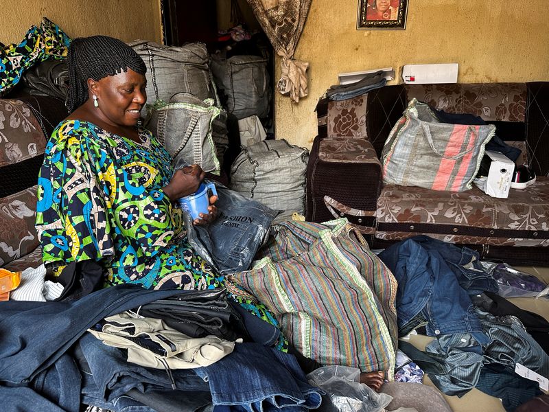&copy; Reuters. Esther Joseph, a clothes vendor whose daughter was kidnapped from her school in 2021 and released with ransom, makes a selection of her wares in her home before going to the market in Kaduna, Nigeria, March 12, 2024. REUTERS/Abraham Achirga/File Photo