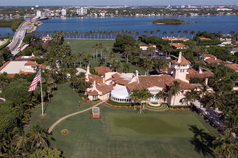 &copy; Reuters. FILE PHOTO: An aerial view of former U.S. President Donald Trump's Mar-a-Lago home after Trump said that FBI agents raided it, in Palm Beach, Florida, U.S. August 15, 2022. REUTERS/Marco Bello/File Photo
