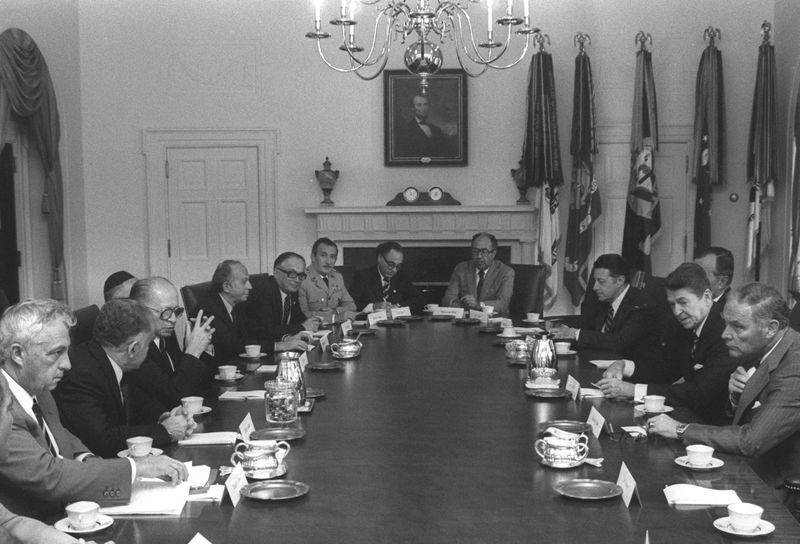 &copy; Reuters. FILE PHOTO: U.S. President Ronald Reagan (2nd R) and his advisers meet with an Israeli delegation including Israeli Prime Minister Menahem Begin (3rd L) and Israeli Defence Minister Ariel Sharon (L) in Washington in this September 9, 1981 file handout pic