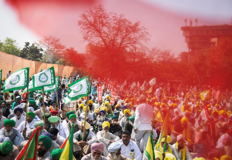 © Reuters. Agricultores participam de reunião como parte de um protesto de agricultores em, Nova Delhi, Índia
14/03/2024
REUTERS/Adnan Abidi