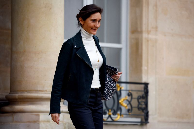 &copy; Reuters. وزيرة الرياضة الفرنسية إميلي أوديا كاستيرا تغادر قصر الإليزيه بباريس يوم السابع من فبراير شباط 2024. تصوير: سارة ميسونييه - رويترز.