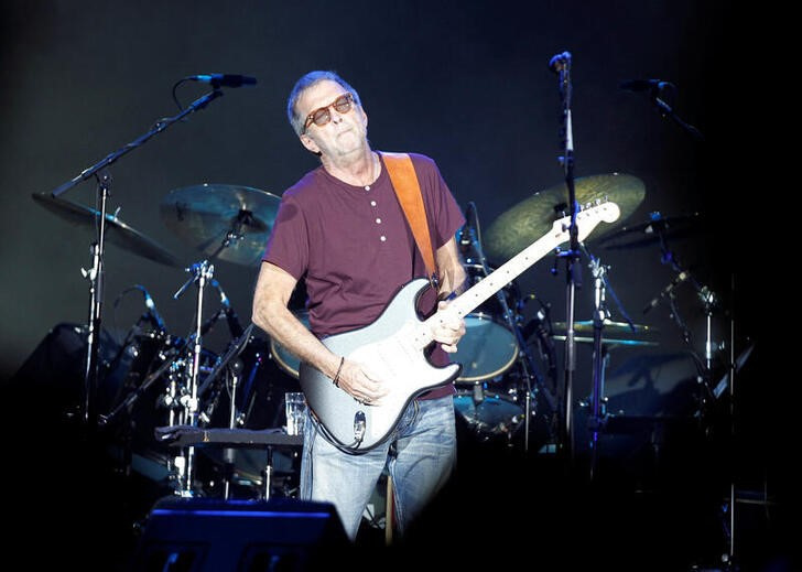 &copy; Reuters. Foto de archivo de Eric Clapton en un concierto en Manama 
Mar 8, 2014. REUTERS/Hamad I Mohammed 
