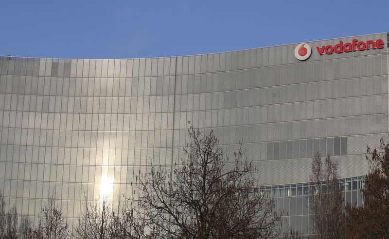 &copy; Reuters. La sede di Vodafone Italia a Milano, 10 marzo 2016.  REUTERS/Stefano Rellandini/file photo