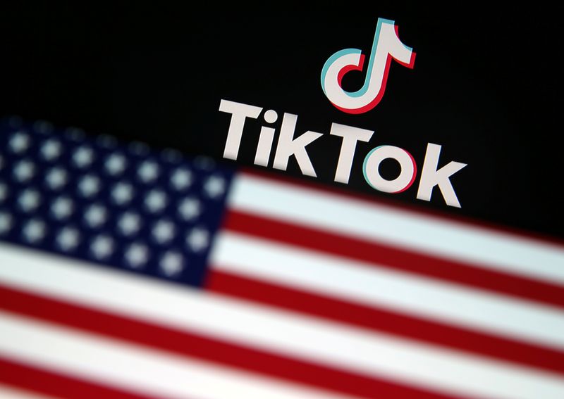 &copy; Reuters. A U.S. flag is displayed in front of Tik Tok logo in this illustration picture taken August 9, 2020. REUTERS/Dado Ruvic/Illustration/File Photo