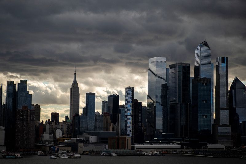 &copy; Reuters. La ligne d'horizon de New York et l'Empire State Building lors du passage d'une tempête hivernale à Weehawken, New Jersey, États-Unis. /Photo prise le 10 janvier 2024/REUTERS/Eduardo Munoz