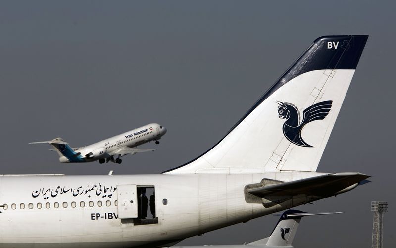 © Reuters. طائرة تابعة للخطوط الجوية الإيرانية بصورة من أرشيف رويترز.