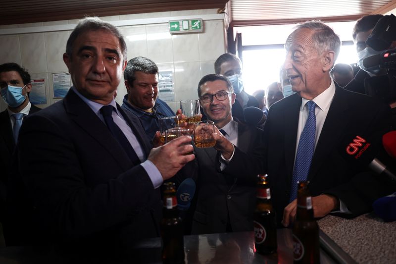 &copy; Reuters. FILE PHOTO: Portugal's President Marcelo Rebelo de Sousa and Azores Regional President Jose Manuel Bolieiro toast with an Azores traditional spirit as small earthquakes have been recorded in Sao Jorge island, Azores, Portugal, March 27, 2022. REUTERS/Pedr