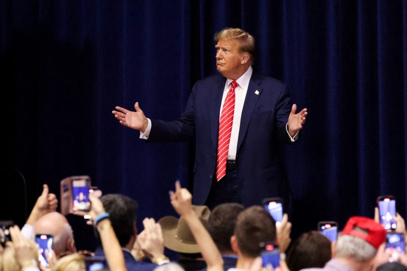 &copy; Reuters. FILE PHOTO: Republican presidential candidate and former U.S. President Donald Trump gestures as he hosts a campaign rally at the Forum River Center in Rome, Georgia, U.S. March 9, 2024. REUTERS/Alyssa Pointer/File Photo