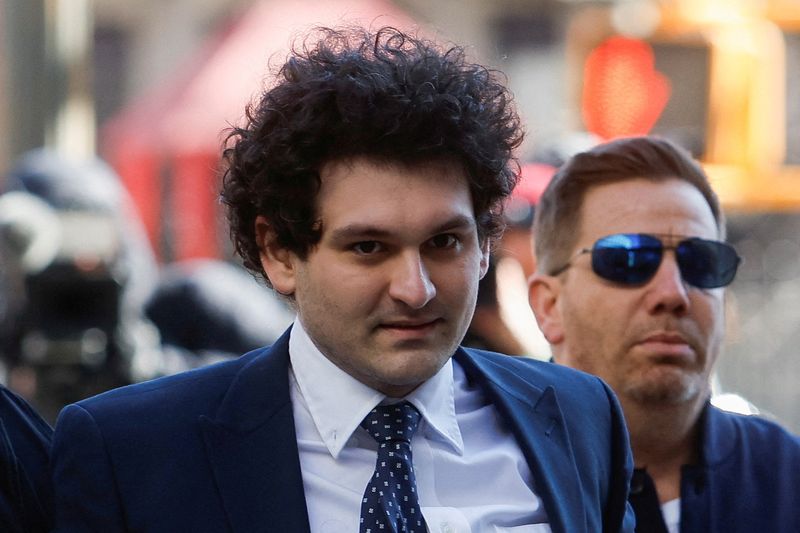 © Reuters. FILE PHOTO: Former FTX Chief Executive Sam Bankman-Fried, who faces fraud charges over the collapse of the bankrupt cryptocurrency exchange, walks outside the Manhattan federal court in New York City, U.S. March 30, 2023. REUTERS/Amanda Perobelli/File Photo