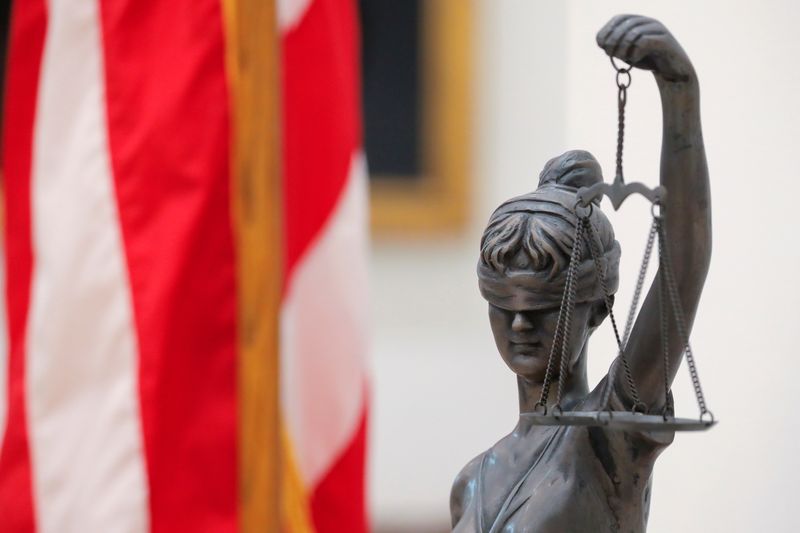 &copy; Reuters. FILE PHOTO: A Lady Justice statue is seen at the Delaware Supreme Court in Dover, Delaware, U.S., June 10, 2021. REUTERS/Andrew Kelly/FILE PHOTO