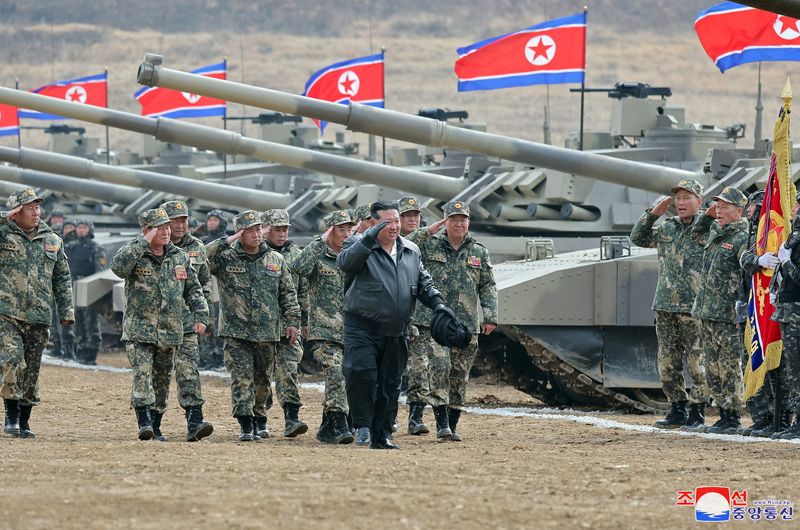 &copy; Reuters. الزعيم الكوري الشمالي كيم جونج أون خلال عرض عسكري شاركت فيه وحدات الدبابات في كوريا الشمالية يوم 13 مارس آذار 2024. صورة حصلت عليها رويترز من وك