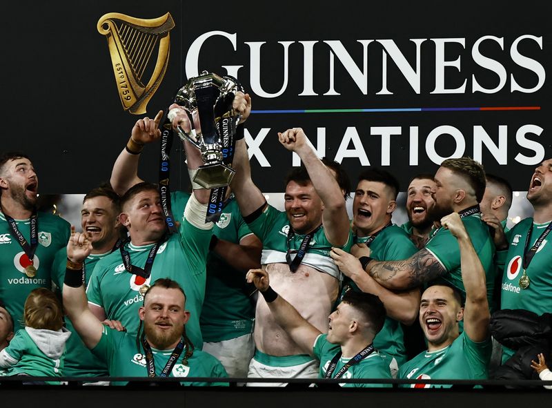 &copy; Reuters. Mar 16, 2024 
Foto del sábado de los jugadores de Irlanda celebrando en Dubñín tras ganar el Seis Naciones 
REUTERS/Clodagh Kilcoyne