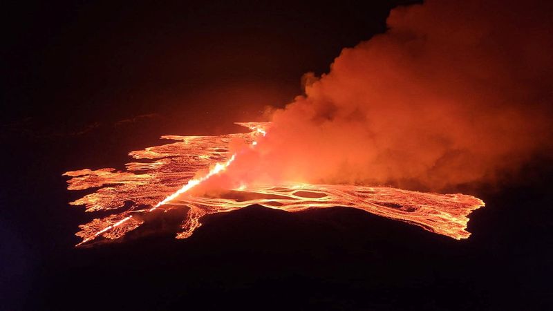 © Reuters. A volcanic eruption takes place, near Grindavik, Iceland, March 16, 2024, in this handout picture obtained by Reuters.   Public Security Department of Icelandic Police/Handout via REUTERS