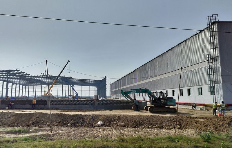 &copy; Reuters. Workers construct a facility inside the Greenbase Industrial & Logistics Parks near Chennai, Tamil Nadu, India, January 29, 2024. REUTERS/Praveen Paramasivam/File photo