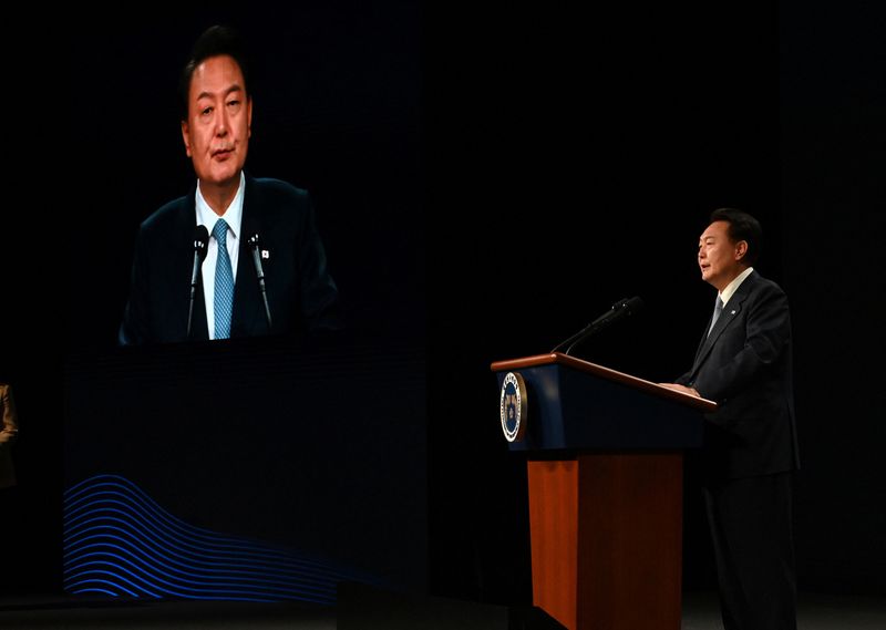 &copy; Reuters. South Korean President Yoon Suk Yeol speaks during an opening ceremony for the 3rd Summit for Democracy in Seoul, South Korea 18 March 2024.    KIM MIN-HEE/Pool via REUTERS