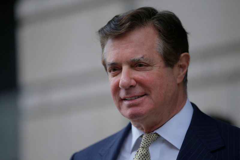 © Reuters. Paul Manafort, former campaign manager for U.S. President Donald Trump, departs after a hearing at U.S. District Court in Washington, DC, U.S., April 19, 2018.   REUTERS/Brian Snyder/File Photo