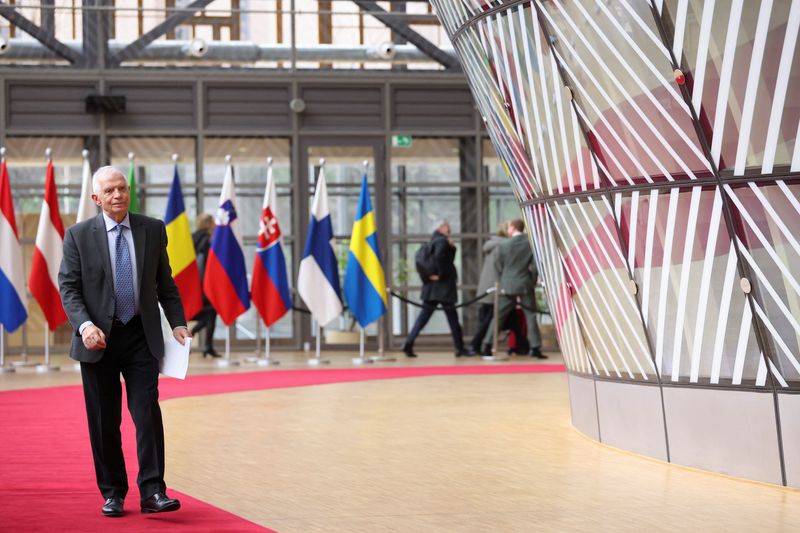 &copy; Reuters. جوزيب بوريل مسؤول السياسة الخارجية بالاتحاد الأوروبي يصل لحضور اجتماع لوزراء خارجية الاتحاد الأوروبي في بروكسل يوم الاثنين. تصوير: جوانا ج