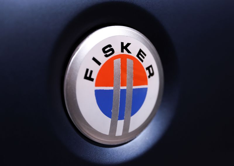 &copy; Reuters. A view of a Fisker logo during the 2021 LA Auto Show in Los Angeles, California, U.S. November, 17, 2021. REUTERS/Mike Blake