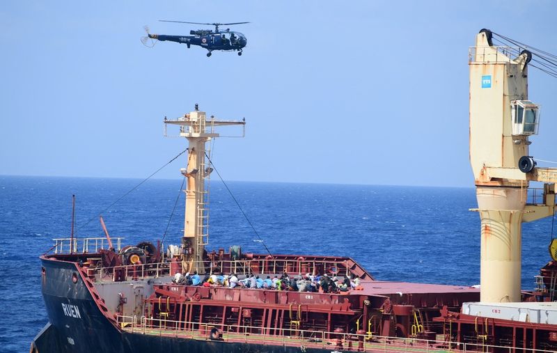 &copy; Reuters. قراصنة احتجزتهم البحرية الهندية أثناء عملية إنقاذ السفينة المختطفة (روين) يجلسون على سطح السفينة في صورة نُشرت يوم 16 مارس آذار 2024. صورة لروي