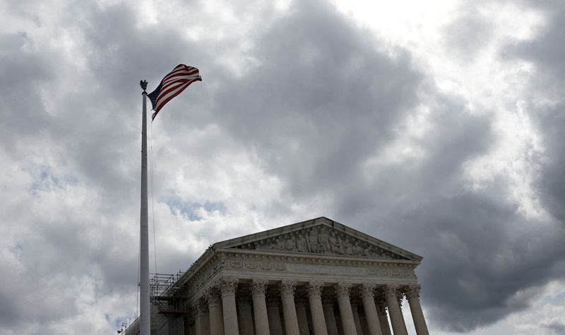 &copy; Reuters. FILE PHOTO: The United States Supreme Court is seen in Washington, U.S., September 22, 2023. REUTERS/Evelyn Hockstein/File Photo