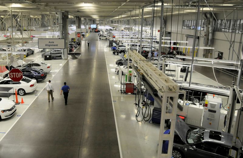 &copy; Reuters. FILE PHOTO: Two Volkswagen employees walk through the axle alignment department at the VW plant in Chattanooga, Tennessee December 1, 2011. REUTERS/Billy Weeks/File Photo