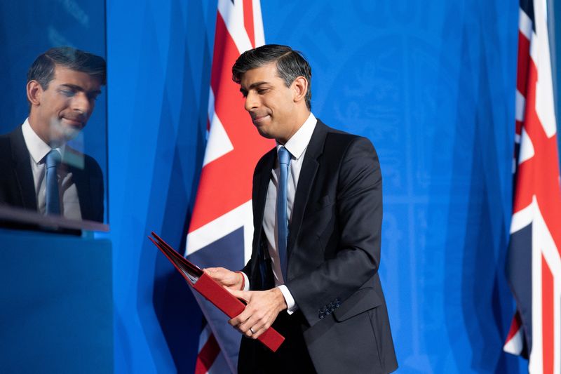 &copy; Reuters. Prime minister, Rishi Sunak leaves a press conference in Downing Street in London, after he saw the Safety of Rwanda Bill pass its third reading in the House of Commons by a majority of 44 on Wednesday evening. Picture date: Thursday January 18, 2024. Ste