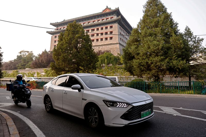 &copy; Reuters.  ３月１８日、米半導体大手エヌビディアは、年次開発者会議で中国電気自動車（ＥＶ）大手の比亜迪（ＢＹＤ）との提携拡大を発表した。写真はBYDのEV車。北京で２０２３年１０月撮影（２