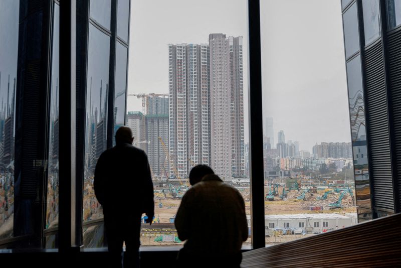 &copy; Reuters. FILE PHOTO: A man looks at the construction site of residential units, in Hong Kong, China February 27, 2024. REUTERS/Tyrone Siu/File Photo