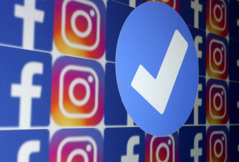 &copy; Reuters. FILE PHOTO: A blue verification badge and the logos of Facebook and Instagram are seen in this picture illustration taken January 19, 2023. REUTERS/Dado Ruvic/Illustration/File Photo