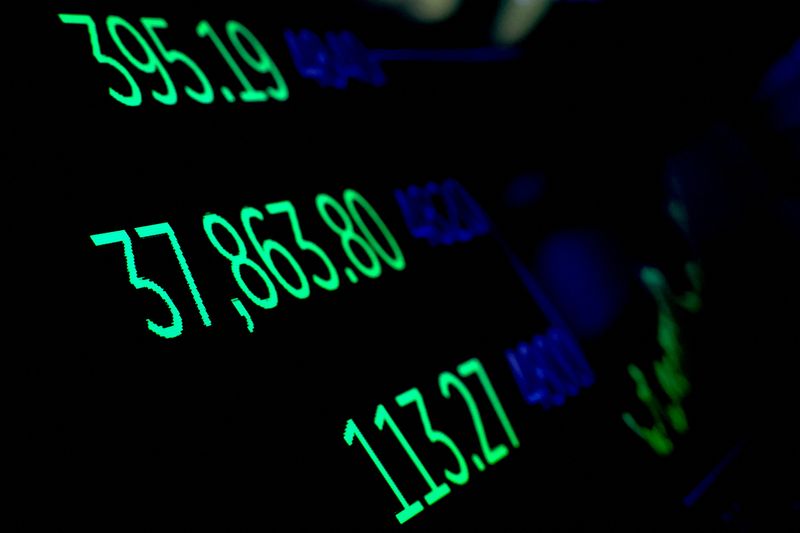 &copy; Reuters. A screen displays the Dow Jones Industrial Average after the trading day on the floor at the New York Stock Exchange (NYSE) in New York City, U.S., January 19, 2024.  REUTERS/Brendan McDermid/File Photo