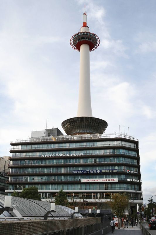 &copy; Reuters. ３月１９日、ニデックは、古都京都のシンボルで一番高い建造物でもある京都タワー（写真）のネーミングライツ契約を締結したと発表した。写真は２０１８年１０月撮影（２０２４年　時