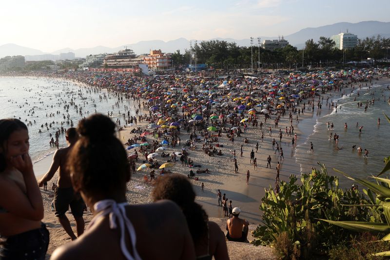 &copy; Reuters. Vue de la plage de Macumba pendant une vague de chaleur à Rio de Janeiro, au Brésil. /Photo prise le 17 mars 2024/REUTERS/Pilar Olivares