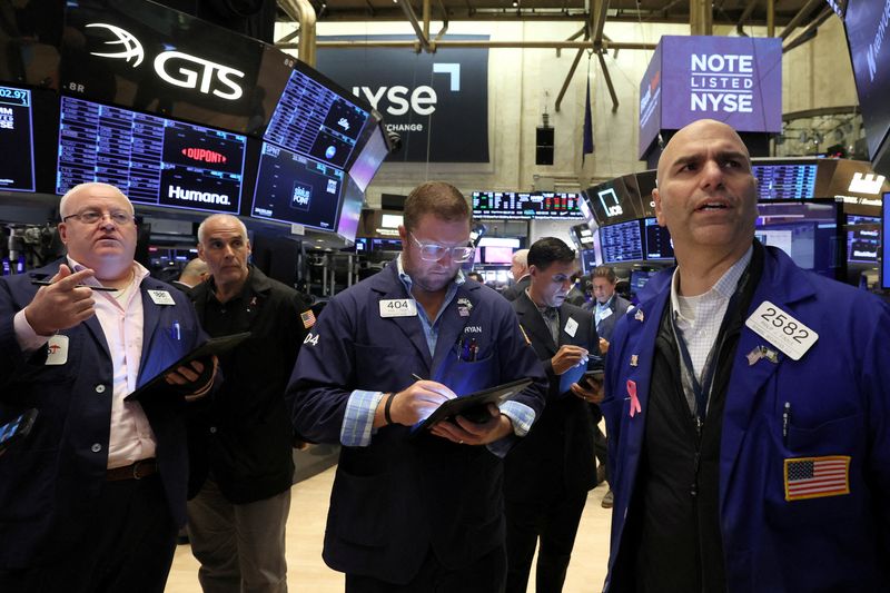 &copy; Reuters. Des traders à la Bourse de New York. /Photo prise le 15 août 2023/REUTERS/Brendan McDermid
