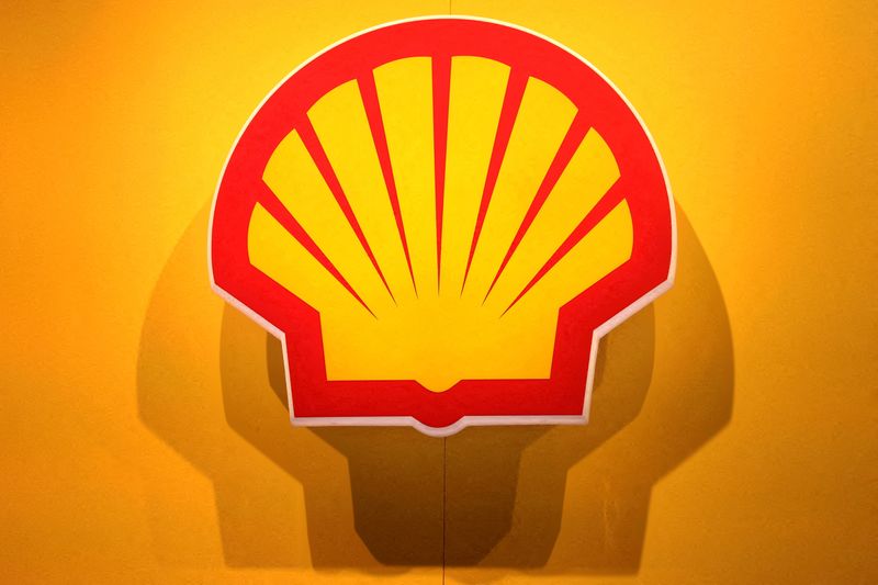 &copy; Reuters. FILE PHOTO: The logo of British multinational oil and gas company Shell is displayed during the LNG 2023 energy trade show in Vancouver, British Columbia, Canada, July 12, 2023. REUTERS/Chris Helgren//File Photo