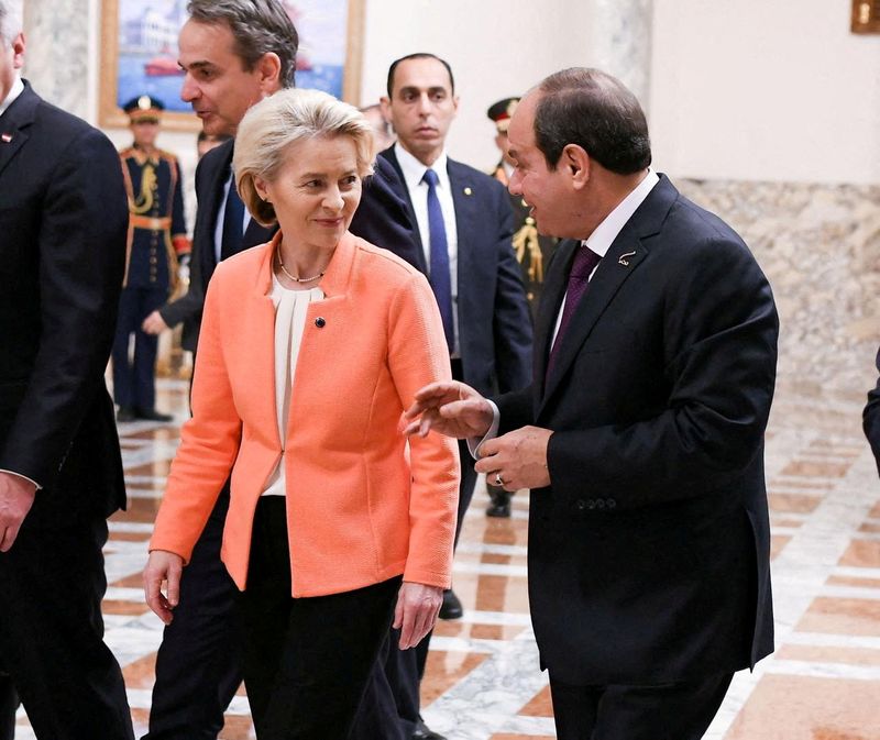 &copy; Reuters. FILE PHOTO: Egyptian President Abdel Fattah al-Sisi talks with European Commission President Ursula von der Leyen at the Ittihadiya presidential palace in Cairo, Egypt, March 17, 2024, in this handout picture courtesy of the Egyptian Presidency. The Egypt