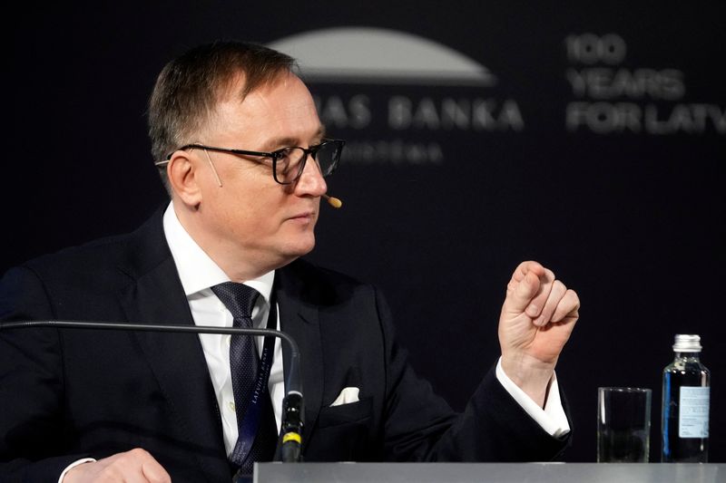 &copy; Reuters. FOTO DE ARCHIVO. El jefe del banco central de Letonia, Martins Kazaks, habla en una conferencia económica en Riga, Letonia, el 3 de noviembre de 2022. REUTERS/Ints Kalnins