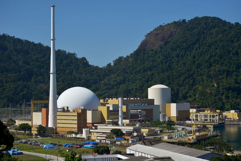 &copy; Reuters. Vista do complexo de geração nuclear em Angra dos Reis