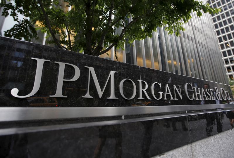 &copy; Reuters. FOTO DE ARCHIVO-Vista del exterior de la sede corporativa de JP Morgan Chase & Co. en Nueva York. 20 de mayo de 2015.  REUTERS/Mike Segar/