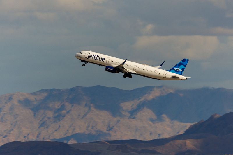 &copy; Reuters. FILE PHOTO: A Jetblue commercial airliner takes off form Las Vegas International Airport in Las Vegas, Nevada, U.S., February 8, 2024. REUTERS/Mike Blake/File Photo